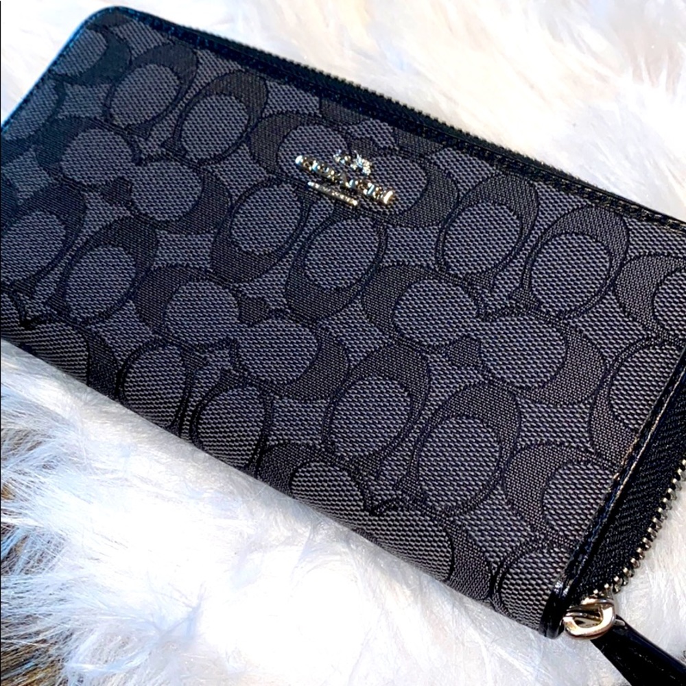 Coach Accordion Zip Wallet NEW